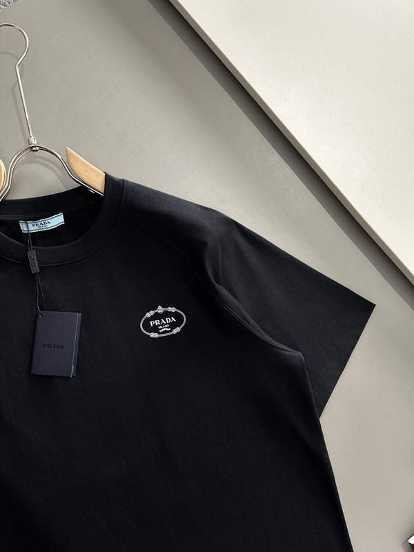 ブランドTシャツ側面デザイン